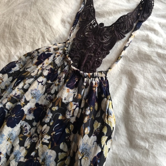 *SOLD* Anthropologie Lilka floral dress - Picture 3 of 6